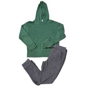Girl’s 2 piece set. Joggers and sweatshirt with hoodie. Size M 8. Green and Gray